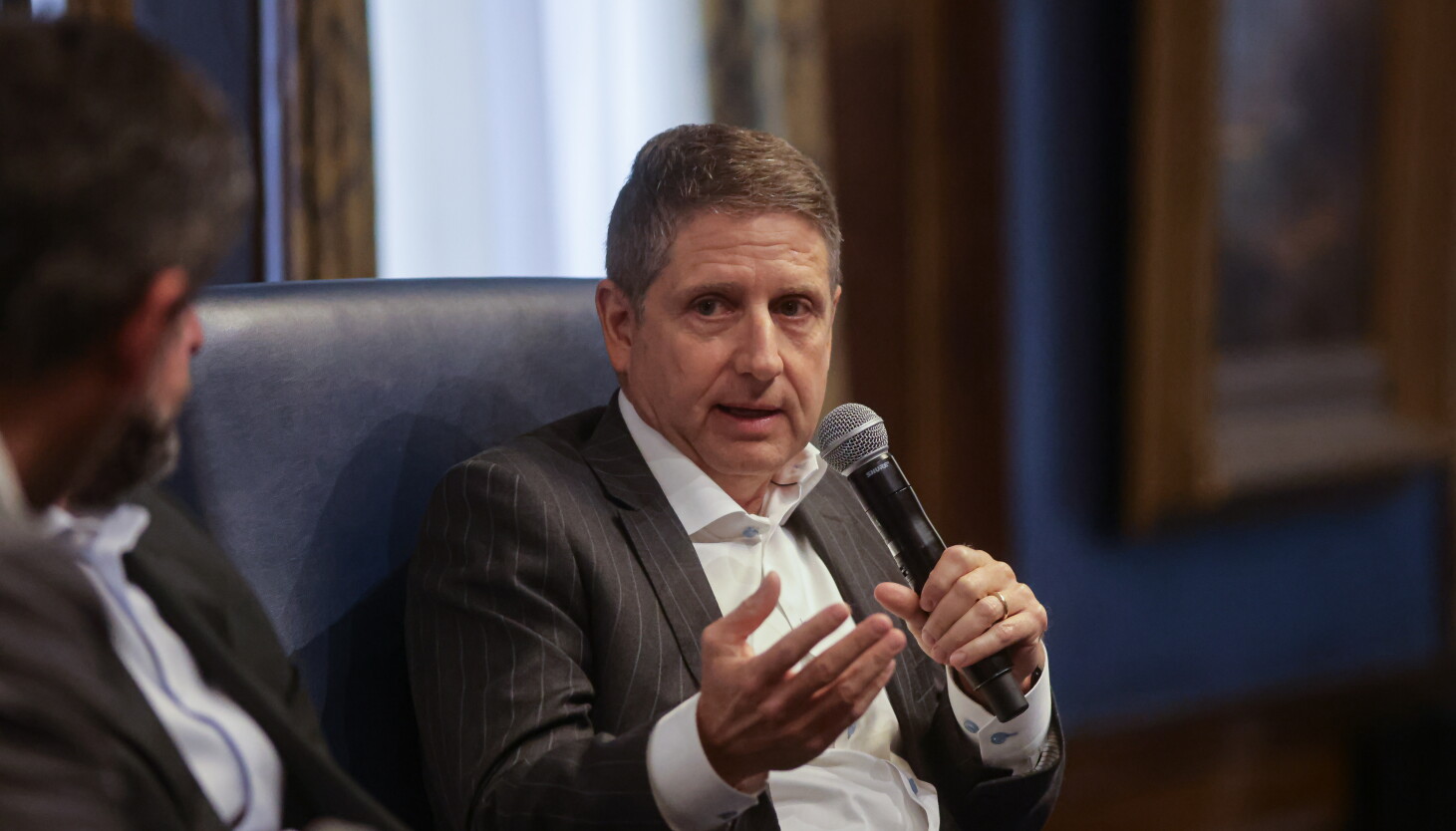 Bulls president Michael Reinsdorf accuses Comcast of acting in 'bad ...