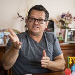 Marek Kalinowski discusses 12-year-old Oliwier “Oli” Kluzik’s schooling situation with a Sun-Times reporter.