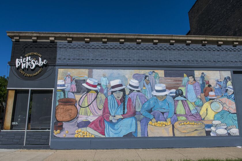 Mural on the west facing wall of Bien Me Sabe Venezuelan Cafe in the 1600 block of West Montrose Avenue in Ravenswood. | Tyler LaRiviere/Sun-Times