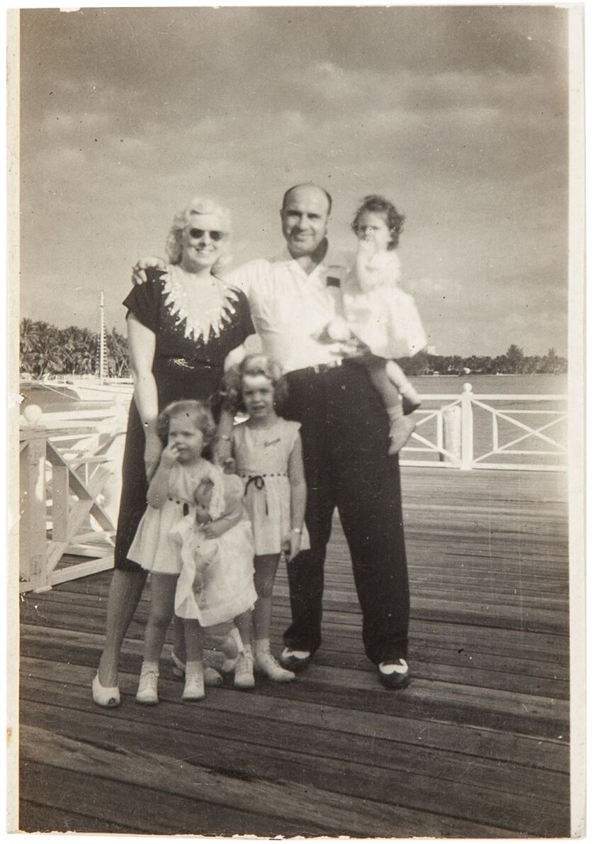 Capone_family_last_photo.jpg