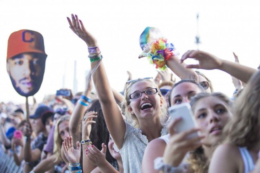 Fans enjoy the Kid Cudi set Saturday at Lollapalooza. | Saiyna Bashir/Sun-Times.