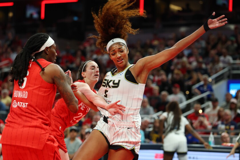 Tempers erupt as Caitlin Clark commits flagrant foul on Angel Reese in Sky's  93-58 loss to Fever - Chicago Sun-Times