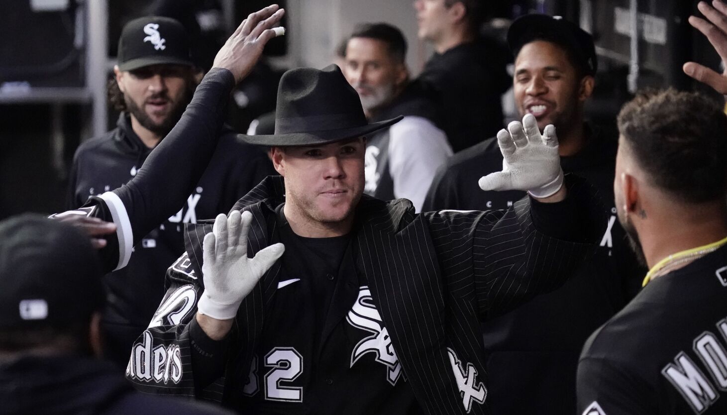 NextImg:White Sox homer three times, defeat Guardians for second straight win