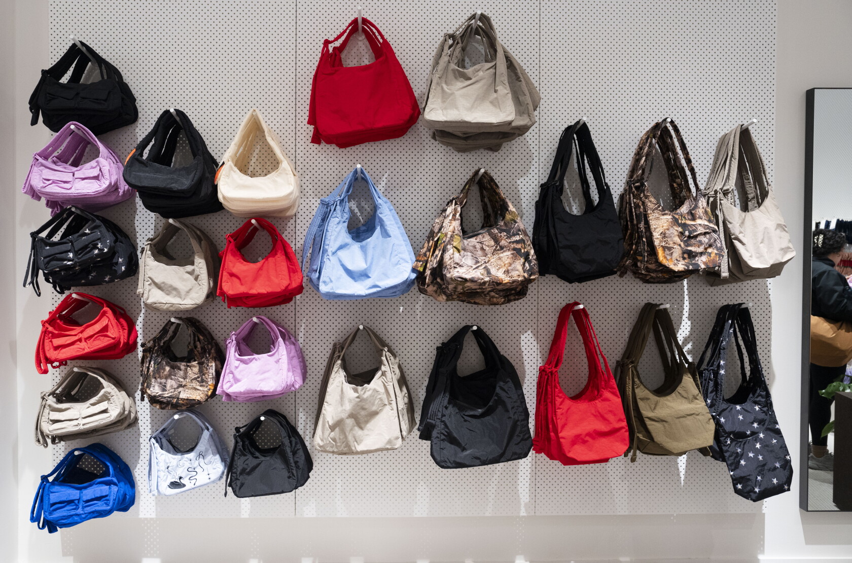 Baggu Baggu's first Chicago store opens to hundreds of shoppers - Chicago Sun ...