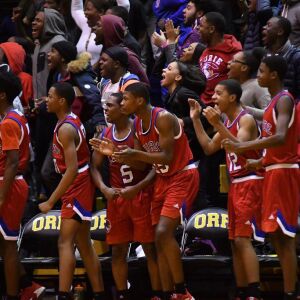 Curie’s bench is excited after a dunk. Worsom Robinson/For the Sun-Times.