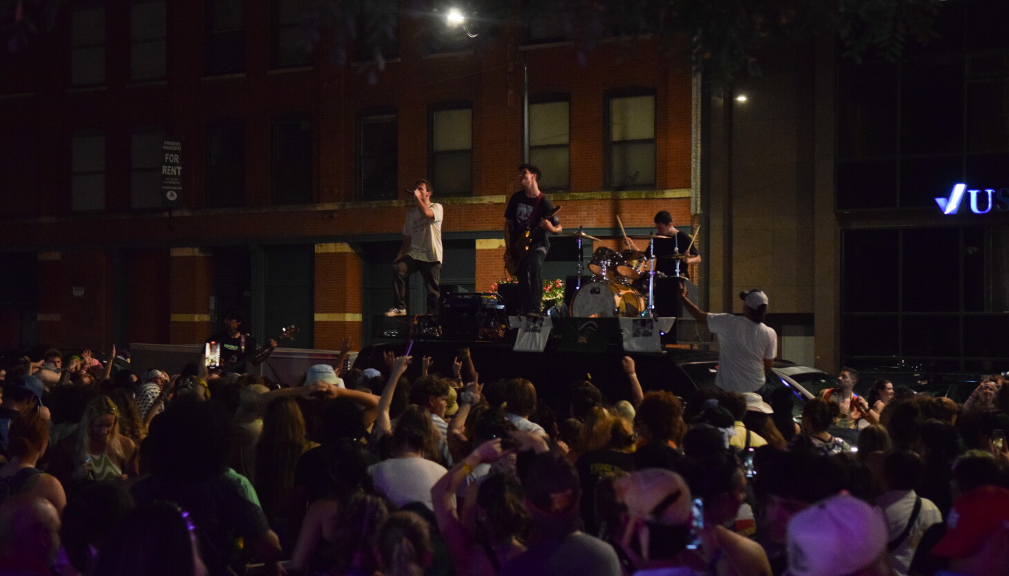Atlanta band Silly Goose’s singer arrested after impromptu performance at Loop gas station Atlanta band Silly Goose’s singer arrested after impromptu performance at Loop gas station