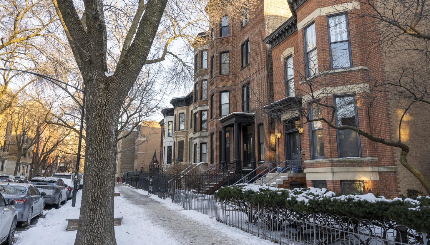 Chicago's housing market sees more buyers, possibly higher prices this ...