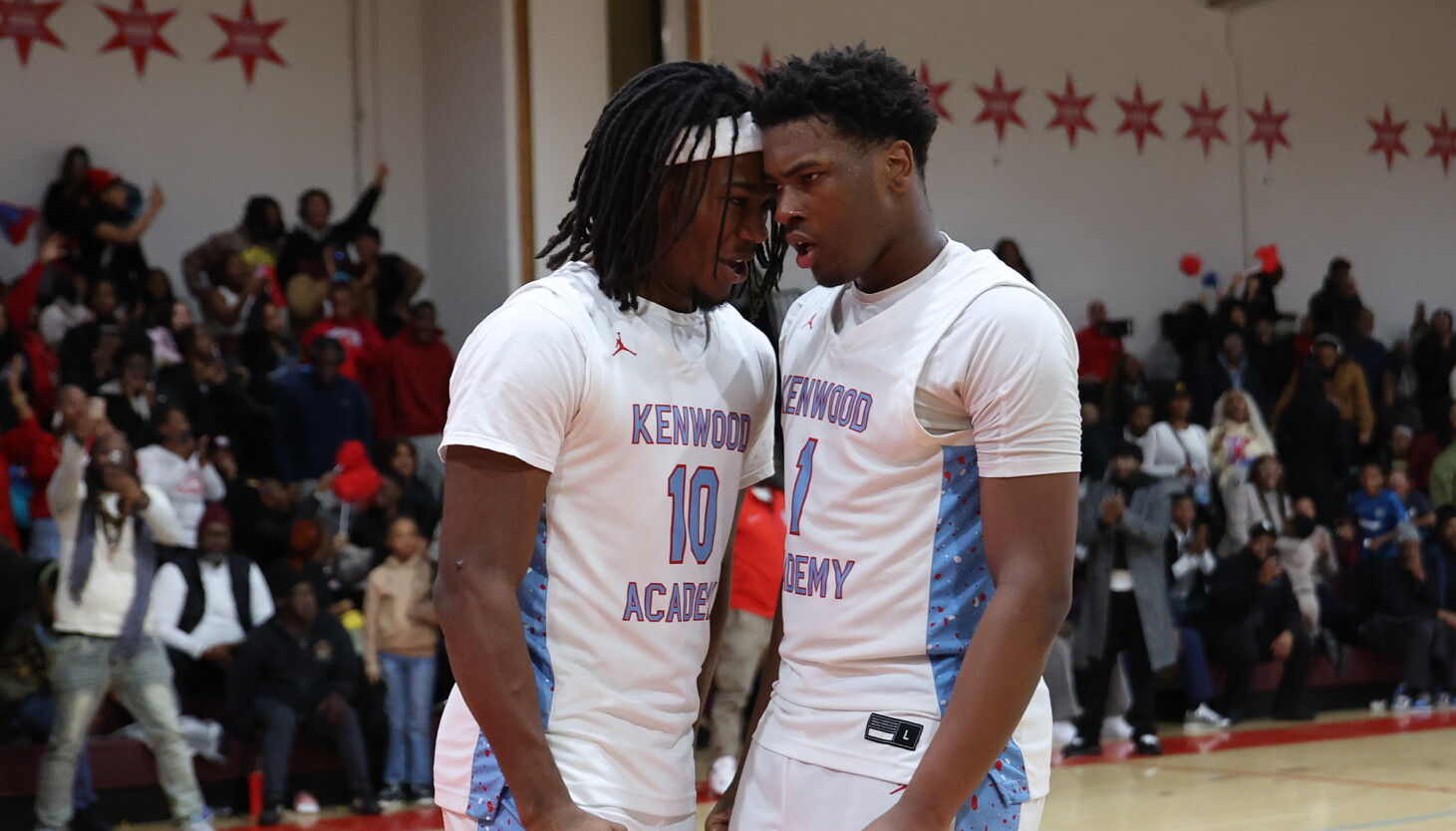 Kenwood junior Damari Stephens’ drive to the basket beats Hyde Park with 1.5 seconds left Kenwood junior Damari Stephens’ drive to the basket beats Hyde Park with 1.5 seconds left