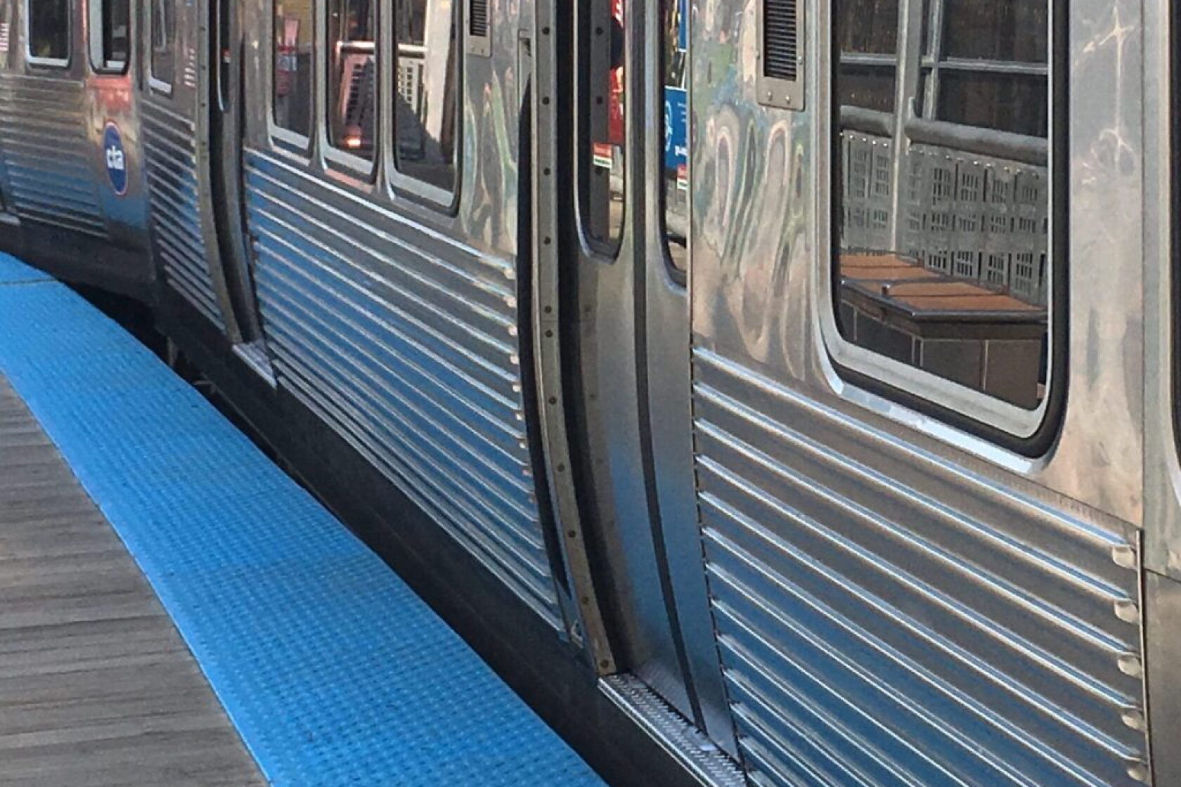 Man dies after apparent electrocution on Red Line in Loop - Chicago Sun ...