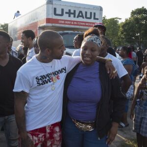 Rapper Vic Mensa talks with Lazaria Hudson, 15. | Rick Majewski/For the Sun-Times