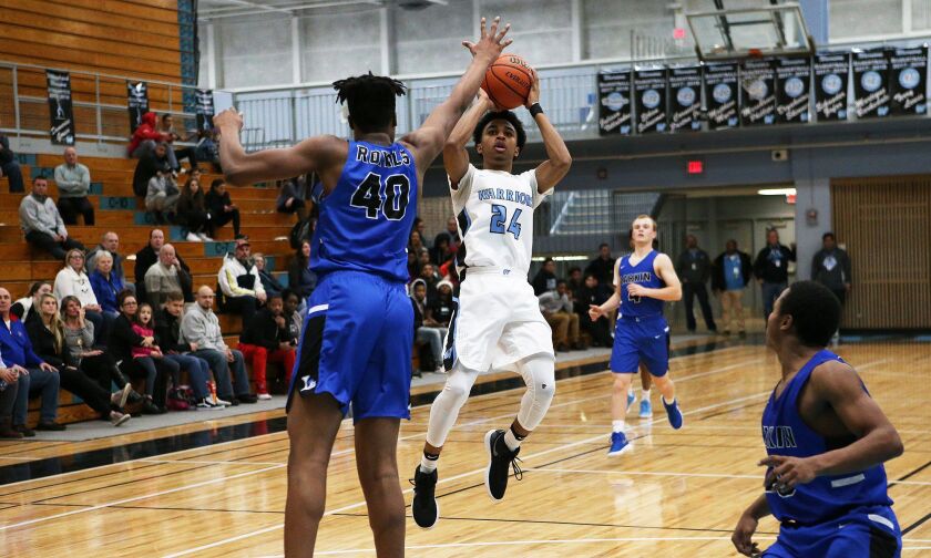 Willowbrook’s Everett Stubblefield (24) shoots. Allen Cunningham/For the Sun-Times.