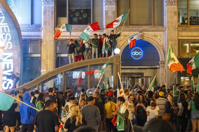 Hundreds of people flood the Loop on Sept. 15, 2023. to celebrate Mexican Independence Day.