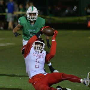 Marist’s Jadon Thompson (1) reaches out for a pass against Notre Dame. Worsom Robinson/For the Sun-Times.