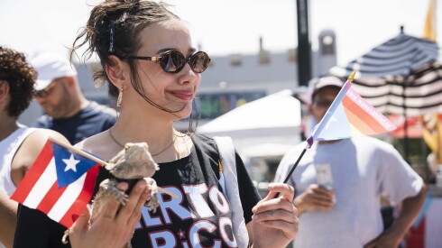 Brianna Vanschoyck holds Gertie, a bearded dragon, during the Puerto Rican People’s Day Parade on West Division Street in Humboldt Park, Saturday, June 13, 2026.