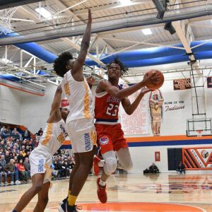 Curie’s Ramean Hinton (23) makes a tough basket on Simeon’s Sincere Callwood (4), Saturday 12-29-18. Worsom Robinson/For Sun-Times