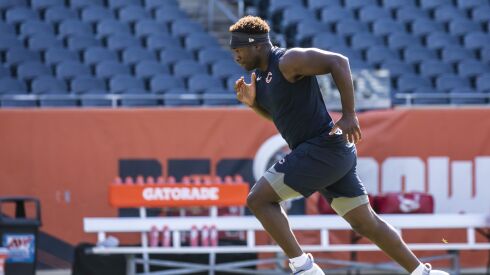Chicago Bears linebacker Roquan Smith warms up before the Bears take on the Kansas City Chiefs in the preseason opener at Soldier Field, Saturday, Aug. 13, 2018. | Ashlee Rezin/Sun-Times