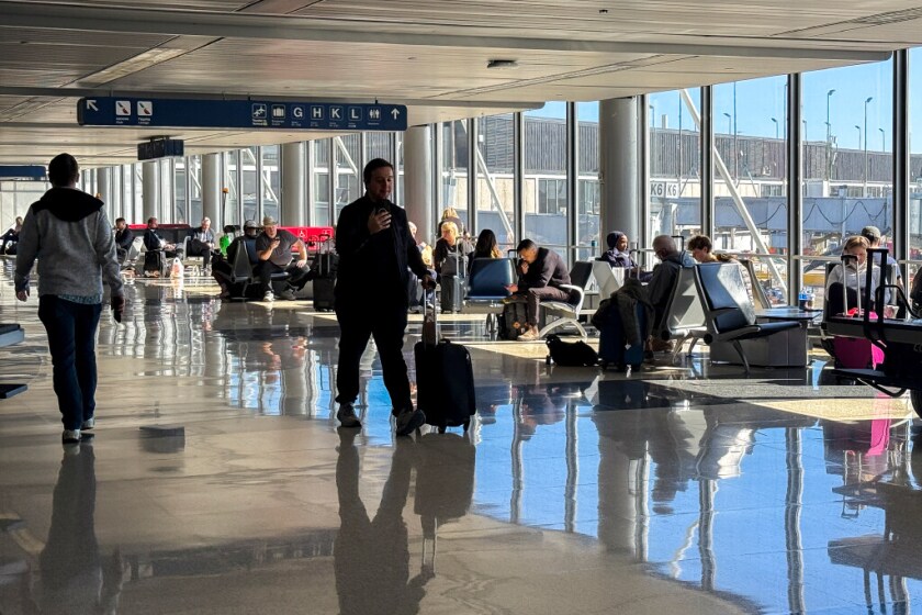 Mexico Draws Spring Breakers Despite Cartel Lockdowns