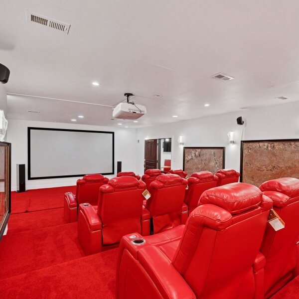 Late Rudolph Isley's Olympia Fields mansion, once owned by R. Kelly ...