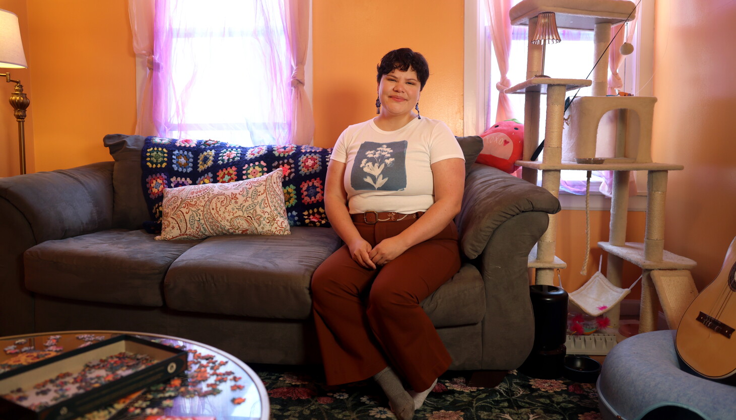 When immigration agents arrested a Chicago mother, a stranger stepped in to care for her 3 kids