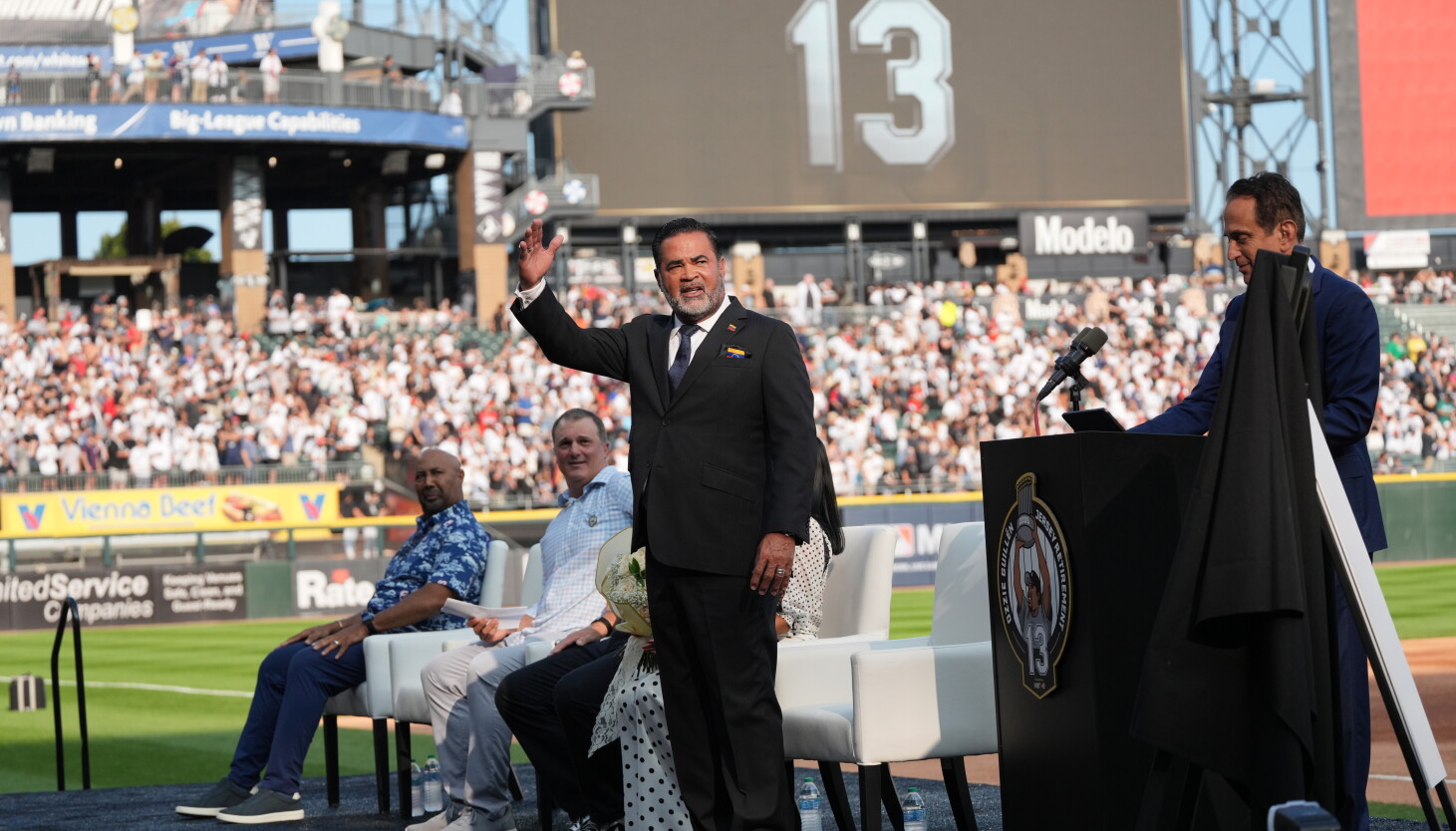 White Sox officially retire Ozzie Guillen's number